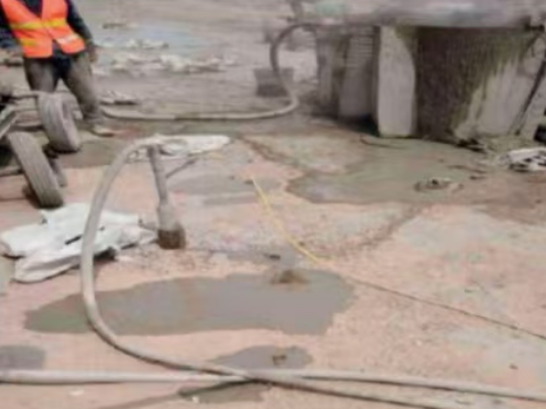 云城水泥混凝土路面板底注浆技术 路面脱空注浆整治方案