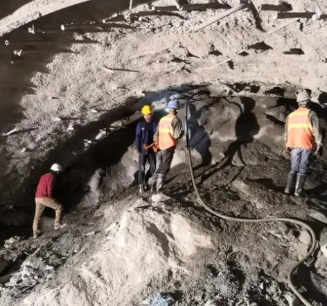 云城拱顶带模注浆料的施工流程及注意事项